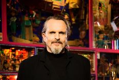 Miguel Bosé actualmente tiene 66 años.
