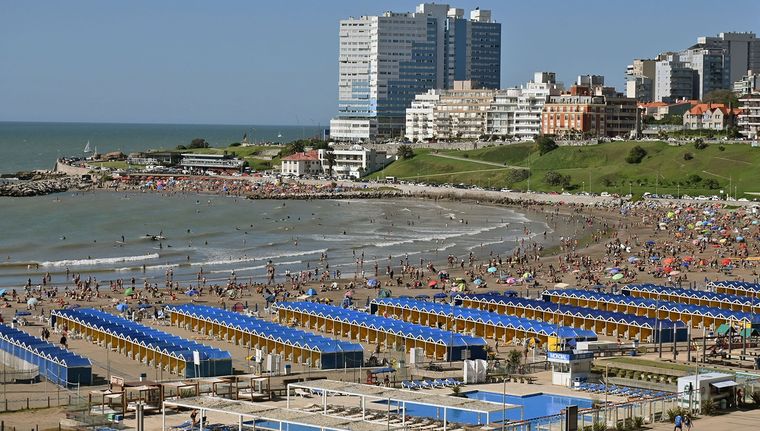 El costo que tiene que afrontar una familia para ir una semana de vacaciones a Mar del Plata se incrementó 73,1% respecto del año pasado, señala un informe de la UADE.