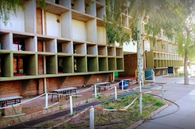 Sigue el paro docente en las escuelas secundarias de la UNCuyo Foto: Facebook DAD