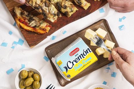 Un lote del queso Cremón en la mira de la Anmat y Senasa. Un lote del queso Cremón en la mira de la Anmat y Senasa.