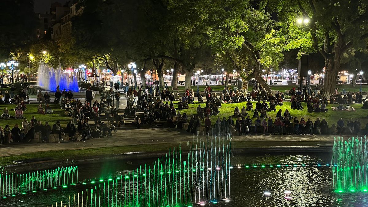 El emocionante homenaje a Felipe Staiti: mirá lo que pasó en la Plaza Independencia