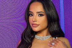 Becky G fue confundida con una empleada de la empresa en la que es accionista. Becky G fue confundida con una empleada de la empresa en la que es accionista.