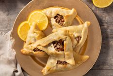 Tradición que rinde: receta de empanadas árabes con toque argentino.