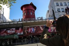 El Moulin Rouge sin aspas, en París. Foto: Efe.