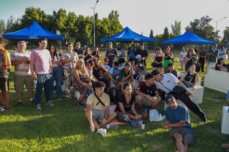 El taller busca brindar herramientas para que los jóvenes reflexionen sobre sus intereses y proyecten su camino educativo y profesional. El taller busca brindar herramientas para que los jóvenes reflexionen sobre sus intereses y proyecten su camino educativo y profesional.