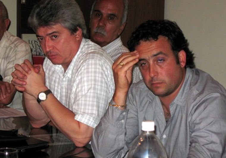 Javier Palau (der), en una reunión del Centro de Viñateros y Bodegueros del Este.