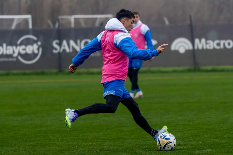 Misael Sosa podría ingresar en la formación titular en reemplazo de Facundo Altamira. Foto: Club Godoy Cruz.