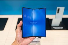 El futuro Samsung Galaxy Fold revoluciona el mercado de los teléfonos plegables con un diseño ancho y compacto.