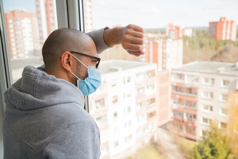 Según la OMS, más de 7 millones de personas murieron por el covid Foto: Shutterstock Según la OMS, más de 7 millones de personas murieron por el covid Foto: Shutterstock