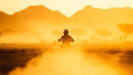 Luciano Benavides, al mando de su KTM, dio un paso clave rumbo al título en la recta final del Rally Dakar. Luciano Benavides, al mando de su KTM, dio un paso clave rumbo al título en la recta final del Rally Dakar.