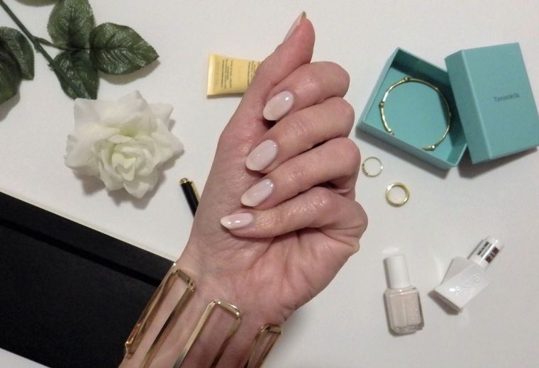 La manicura de leche se perfila como un clásico y una tendencia 2022 Foto: Beauty and More