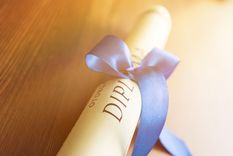 El falsificador ofrecía el diploma, un analítico y constancia de materias rendidas y matrícula federal Foto: shutterstock