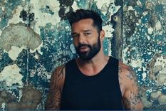 El nuevo video de Ricky: Tiburones.