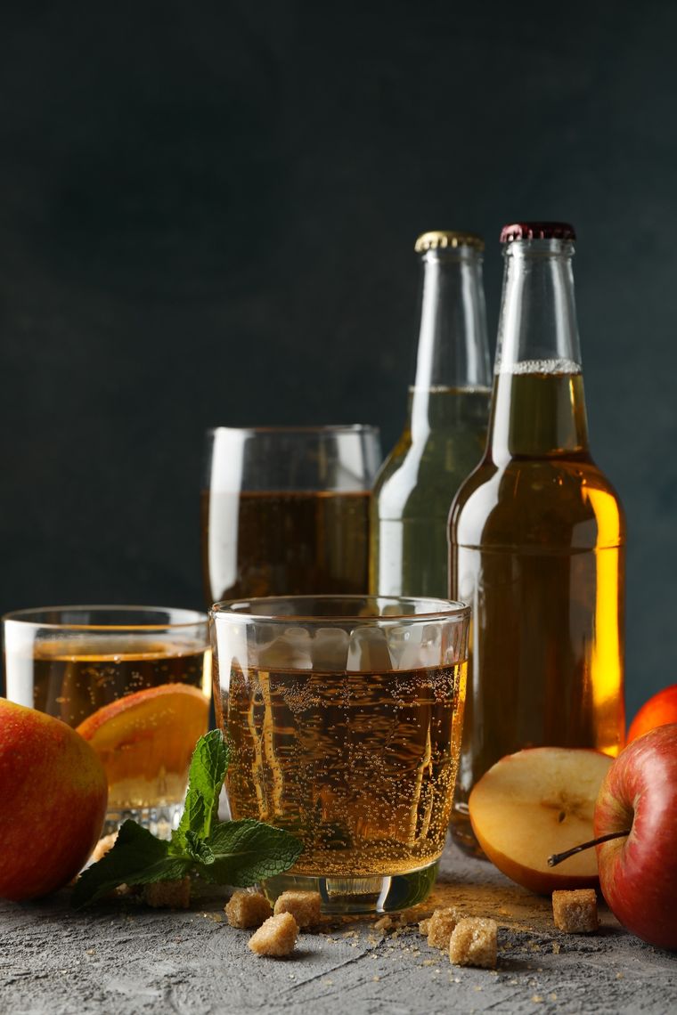 La cerveza y el vinagre son los dos ingredientes principales de este abono casero Foto: Shutterstock