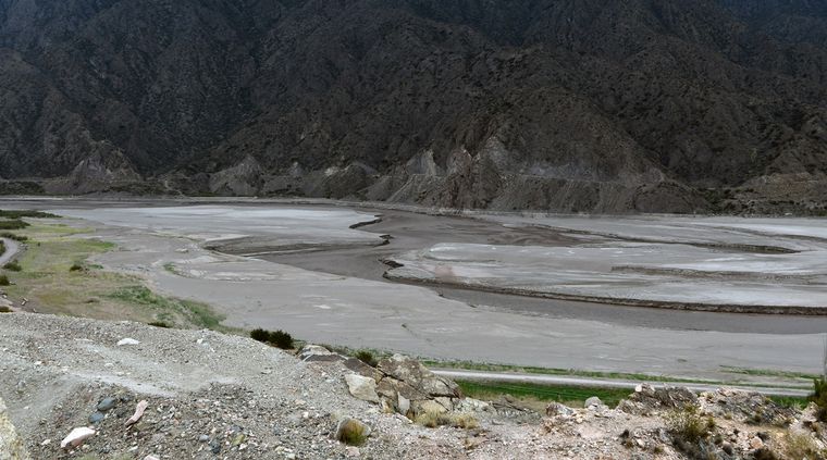 El río Mendoza es uno de los principales corrientes de agua en la provincia Foto: ALF PONCE / MDZ