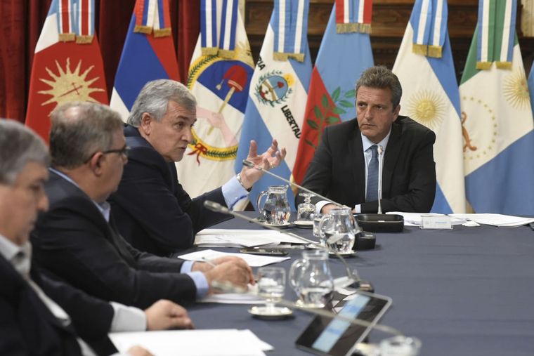 Massa junto a los gobernadores del Norte Grande. Foto: Télam
