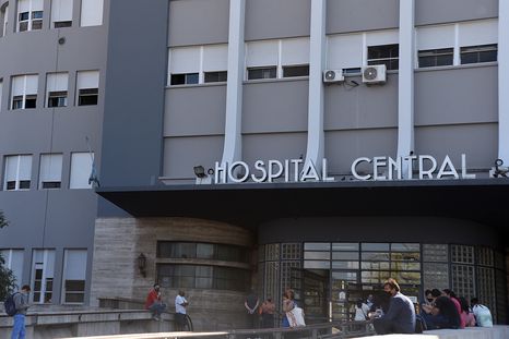 La mujer fue asistida en el Hospital Central. Foto: ALF PONCE MERCADO / MDZ