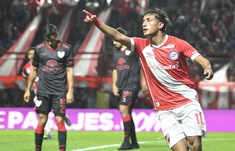 José Herrera marcó el segundo gol del Bicho en el gran triunfo sobre Instituto en La Paternal. Foto: FotoBaires