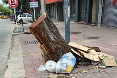 El mal estado de una concurrida esquina de Godoy Cruz