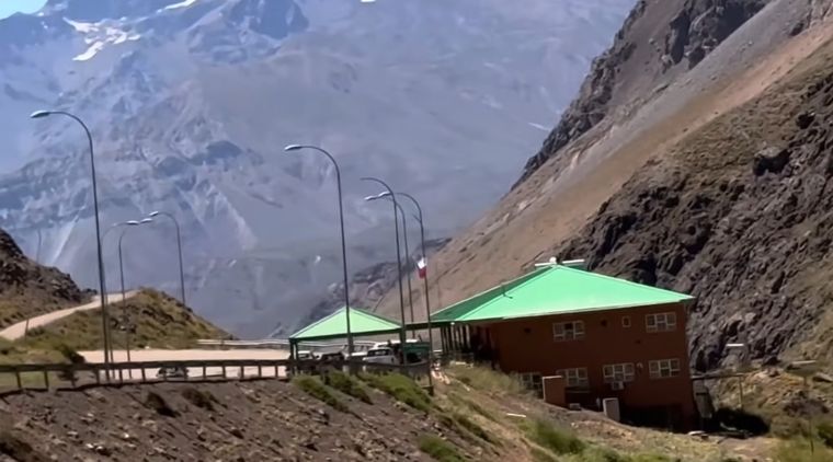 El paso internacional Planchón - Vergara visto desde el lado argentino. El paso internacional Planchón - Vergara visto desde el lado argentino.