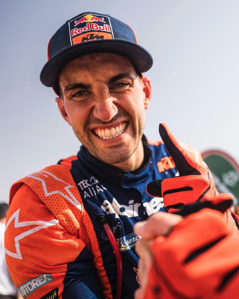 Luciano Benavides, emocionado, tras consagrarse campeón del Rally Dakar en la definición más ajustada de la historia en motos.
