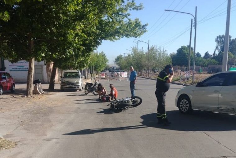 Accidente entre un auto y un motociclista Foto: Twitter Matías Pascualeti