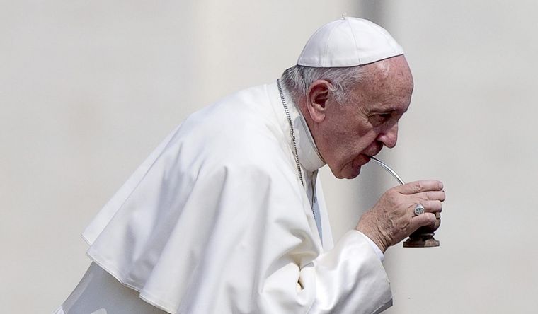El papa argentino pidió que las mujeres sean protegidas, ante la violencia. Foto: EFE