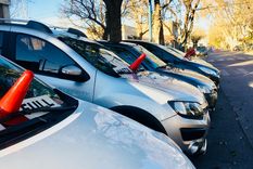 simularon ser clientes de una concesionaria y robaron un auto