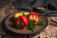 En algunas regiones, la receta tradicional de picadillo cambia por completo al agregar ingredientes locales, como plátano macho o especias regionales.