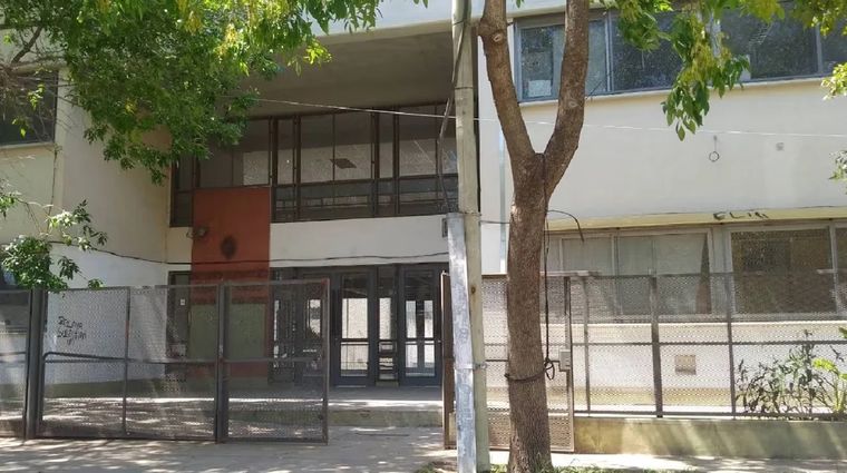 Una adolescente de 16 años fue demorada tras ser descubierta con un arma de fuego en la escuela Foto: NA
