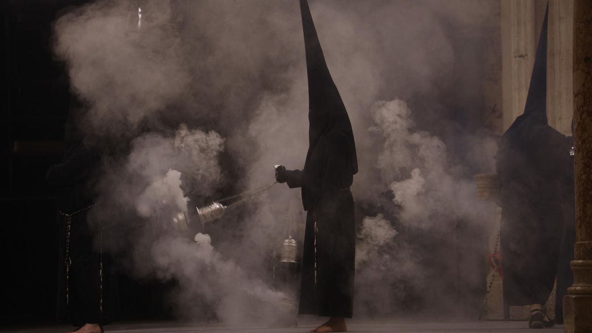 Hermandades y cofradías: la Semana Santa en España y las impactantes fotos de los penitentes