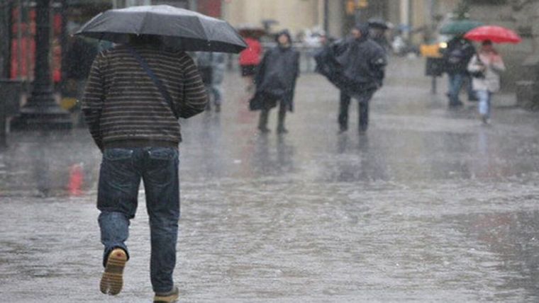 Además del intenso frío, los pronósticos indican la posibilidad de nevadas en distintos sectores del oeste del país. Además del intenso frío, los pronósticos indican la posibilidad de nevadas en distintos sectores del oeste del país.