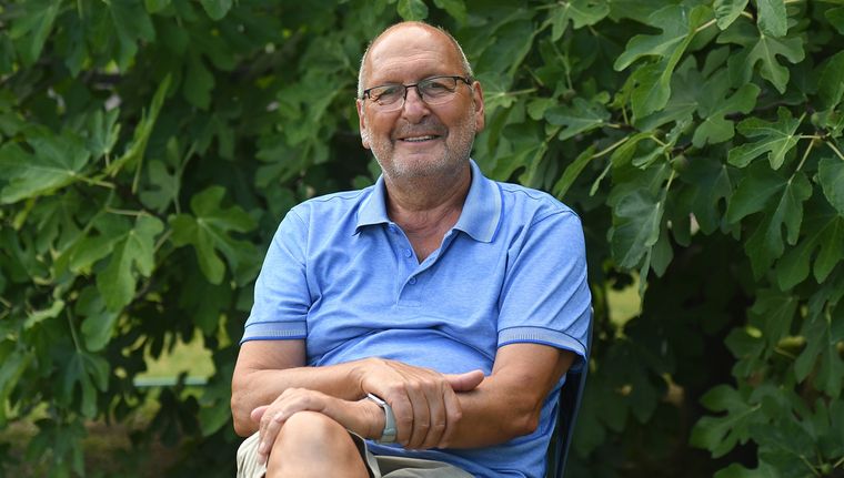 Marcelino Iglesias en su casa en La Primavera. Foto: Marcos Garcia/MDZ