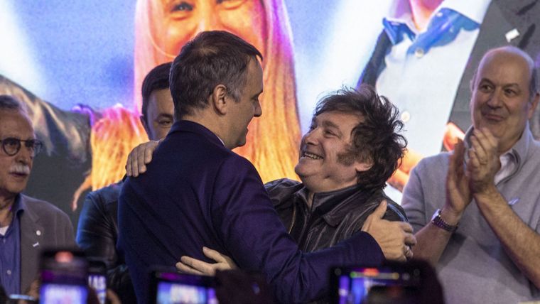 Manuel Adorni y Javier Milei se reunieron en Olivos.