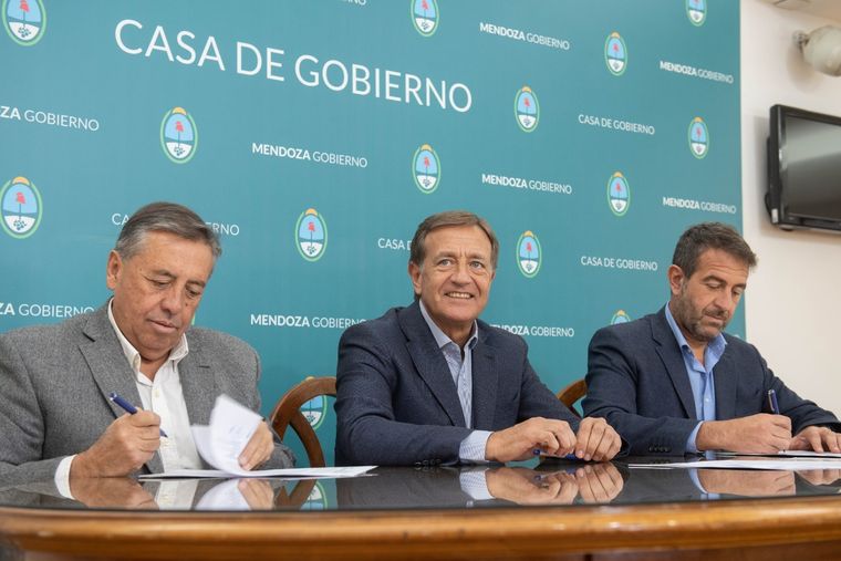 Sergio Marinelli, Rodolfo Suarez y Mario Isgro Foto: Twitter Rodolfo Suarez