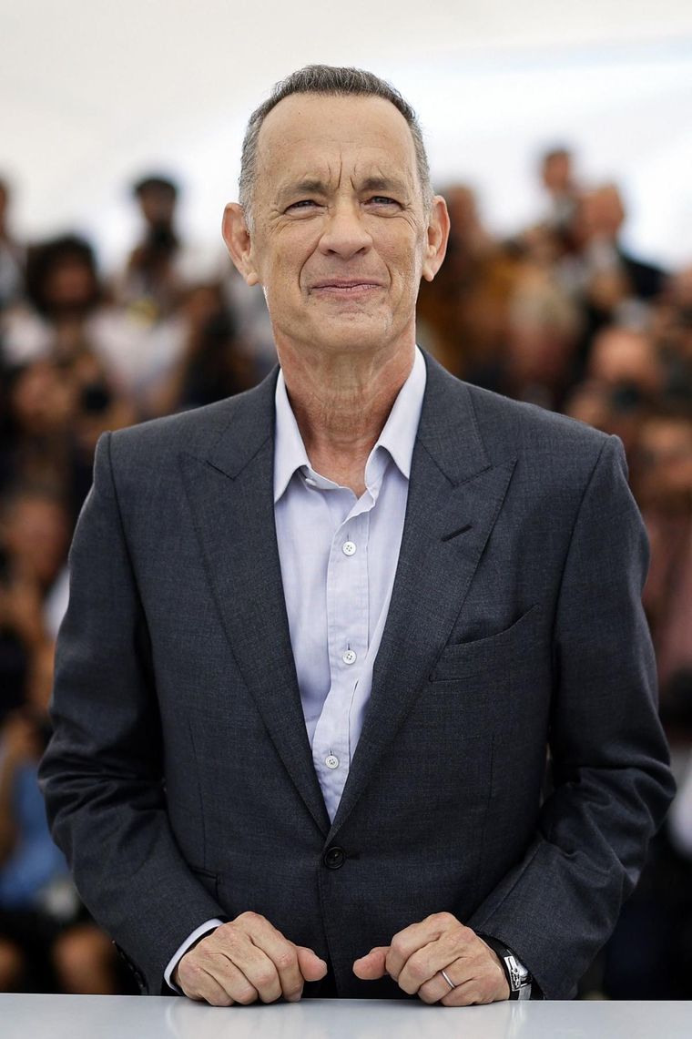 Foto: https://it.notizie.yahoo.com/tom-hanks-un-tremore-anomalo-allarma-i-fan-080735707.html