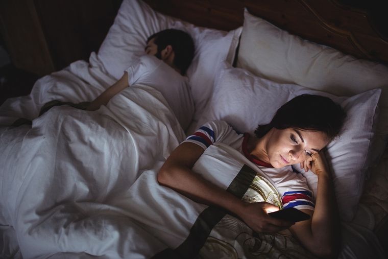 Existen diversas pistas que nos ayudan a descubrir infidelidades Foto: Freepik