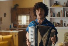 Foto: https://ismorbo.com/el-nuevo-trailer-de-weird-the-al-yankovic-story-con-daniel-radcliffe-es-una-parodia-de-las-biopics-de-hollywood/