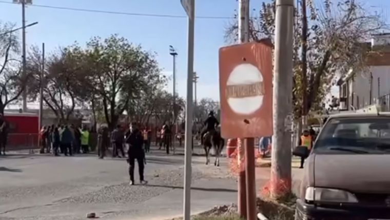 El ingreso al estadio de San Martín, según las imágenes del medio. 