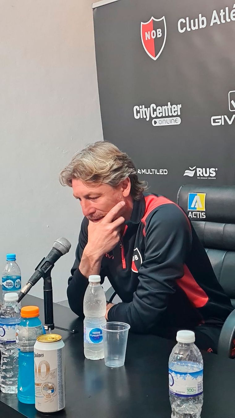 Heinze quedó en la cuerda floja en Newells tras la derrota ante Central en el clásico