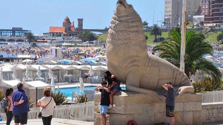 Vacaciones arruinadas para una familia mendocina, que perdió su auto en Camet Norte y pidió mayor presencia de seguridad durante la temporada. (Imagen ilustrativa)