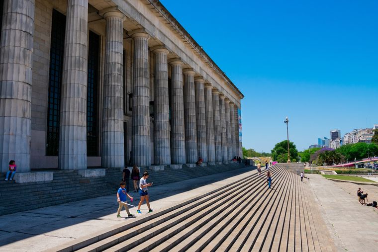La Universidad de Buenos Aires volvió a posicionarse entre las 100 mejores universidades del mundo. 