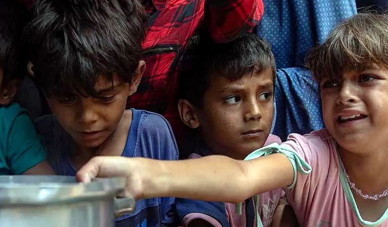 Miles de niños mueren o padecen hambre extremo en Gaza. Foto Efe