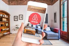 Airbnb entre las plataformas más recomendadas para buscar alojamiento temporario.