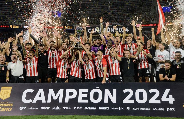 El cambio de formato afectará a varios campeones del fútbol argentino. Foto: Fotobaires