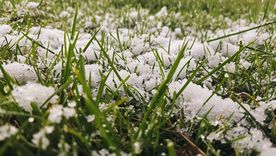 La caída de granizo y una alerta amarilla preocupa a algunas zonas de Mendoza. Foto: Imagen generada por Midjourney. La caída de granizo y una alerta amarilla preocupa a algunas zonas de Mendoza. Foto: Imagen generada por Midjourney.