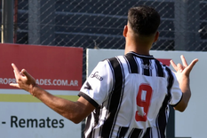 El delantero de Gimnasia sufrió una salvaje agresión en el duelo ante Almirante. Foto: Prensa Gimnasia El delantero de Gimnasia sufrió una salvaje agresión en el duelo ante Almirante. Foto: Prensa Gimnasia