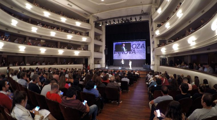 El Independencia lleno. Es uno de los teatros más importantes de Mendoza. Foto: ALF PONCE MERCADO / MDZ