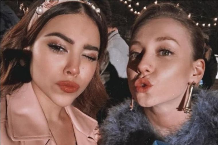 Danna Paola y Ester Expósito Foto: Archivo