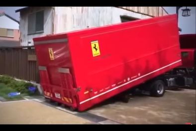 MDZol | ¡Llegó el pibe de Ferrari con el pedido!